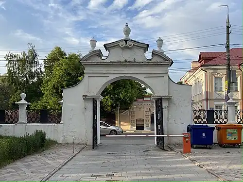 Ворота в усадьбу Лугининых