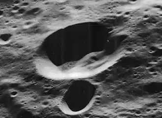 Снимок зонда Lunar Orbiter – V (север справа).