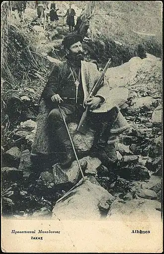 Маниат македономах, младший лейтенант греческой армии Григорис Фалиреас.