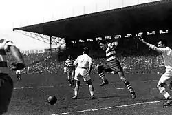 Иштван Лукач (второй справа) в 1934 году