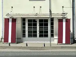 Флаги Латвии в Царникаве в дни государственных праздников