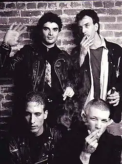 Flipper, ~ 1983 годВерхний ряд: Стив ДиПейс, Тед ФалькониНижний ряд: Уилл Шаттер, Брюс Луз