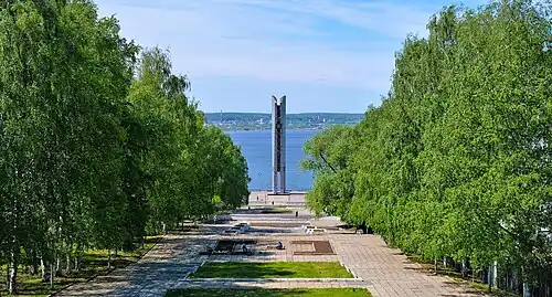 Вид от улицы К. Маркса в сторону пруда