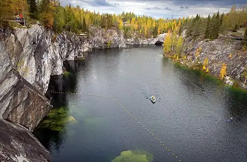 Затопленный карьер в горном парке «Рускеала»