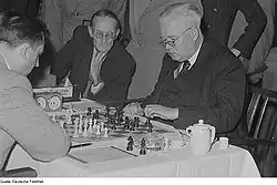 В ноябре 1953 года. Партия объединенного чемпионата Германии против Р. Крауса