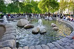 Оппозиционное движение около фонтана,  2012 год