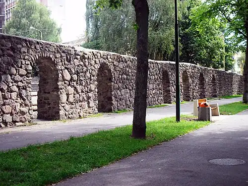 Фрагмент старой городской стены