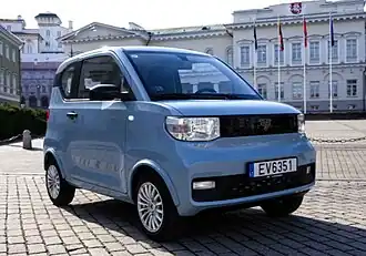 Один из прототипов FreZe Nikrob возле Президентского дворца в Вильнюсе