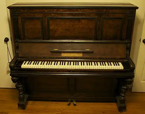 Пианино «G. Schwechten»