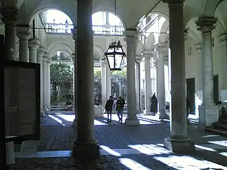 Вход в Палаццо (ныне факультет литературы Генуэзского университета)