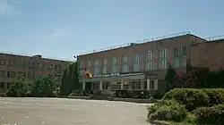 Средняя школа №190[арм.] имения Галуста Гюльбенкяна, район Малатия-Себастия, Ереван