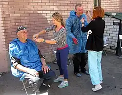 Исполнители главных ролей Юрий Наумов и Александр Кулинкович во время гримирования