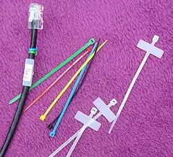 Цветные пластиковые кабельные стяжки и стяжки с маркировочными площадками