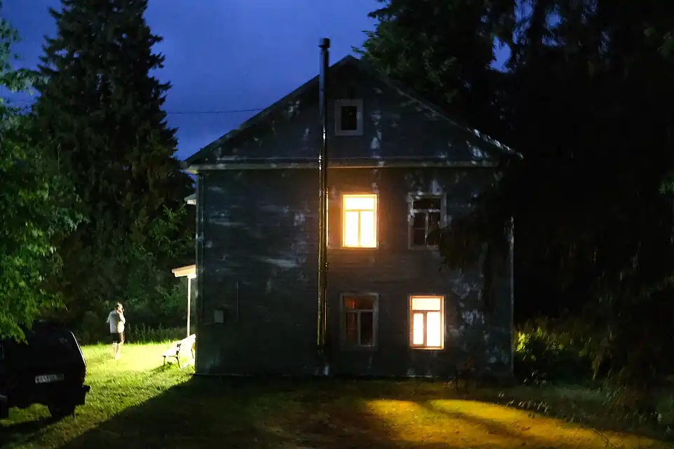 «Профессорятник» ночью