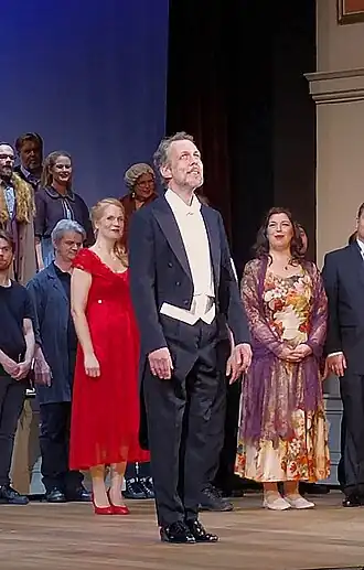 Георг Цеппенфельд на сцене Дрезденской оперы после спектакля «Нюрнбергские мейстерзингеры» Вагнера, 10 мая 2023 года