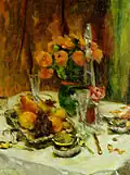 Интерьер с накрытым столом с бокалами для шампанского, фруктами и летними астрами, 1919