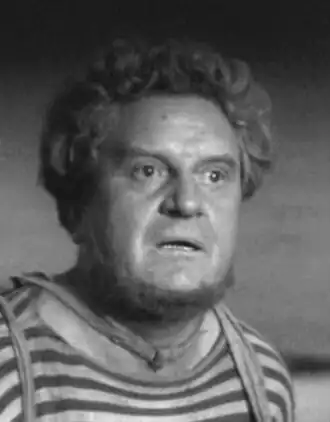 В роли Томсона в фильме «Миклухо-Маклай» (1947)