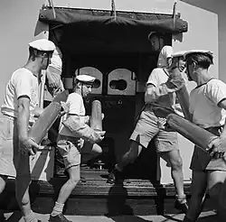 Учебные стрельбы 2 × 120-мм/45 башенной артиллерийской установки главного калибра на Hr. Ms. Van Speijk во время похода в Венесуэлу и восточную часть Карибского бассейна, 1948 год.