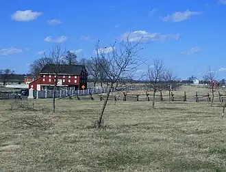 Персиковый сад, амбар фермы Шерфи и памятник батарее Баклина (2015)