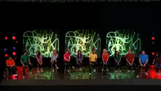 Исполнение кавер-версии песни «True Colors»