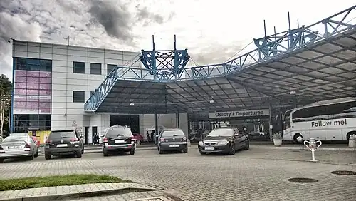 Площадь центрального входа