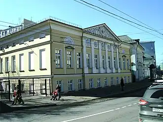 Главный дом городской усадьбы Куракиных на Новой Басманной, в которой прошло детство Геништы