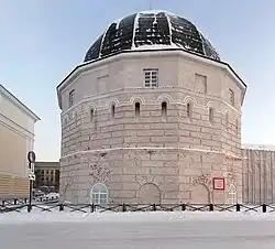 Башня Гостиного Двора. Начало переулка от Набережной Северной Двины