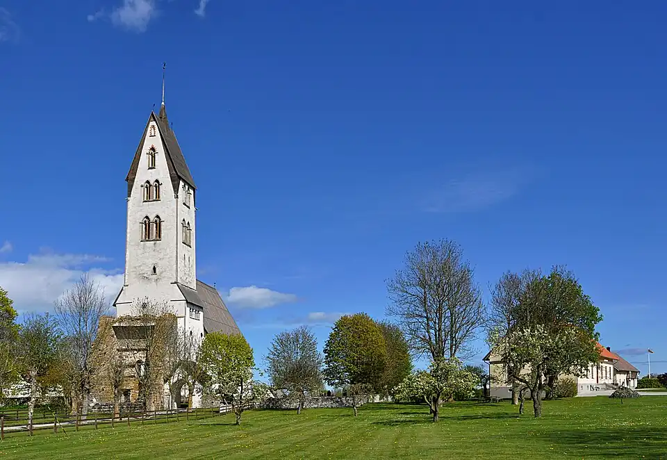 Готэмская церковь снаружи