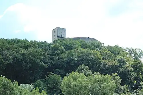 Вид замка со стороны Дуная