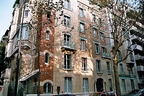 Фото фасада здания с улицы