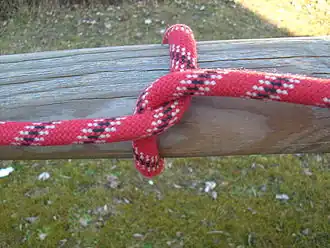 ПолуштыкКрепёжный узел, а также элемент узлов