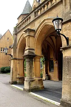 Арка центрального входа в замок