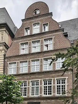 Фасад здания