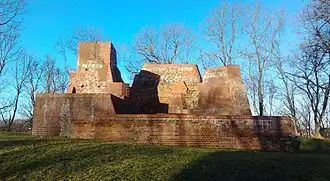 Руины замка после реставрации