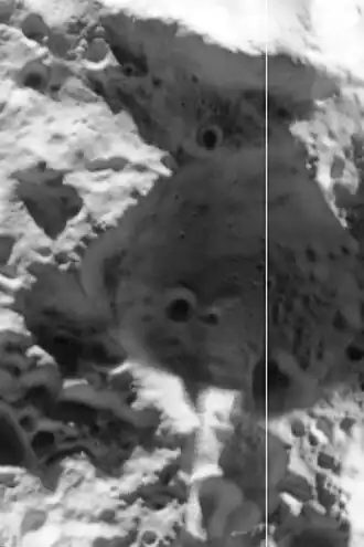 Изображение построено на основе данных измерения теплового излучения лунной поверхности инфракрасным радиометром Diviner зонда Lunar Reconnaissance Orbiter.