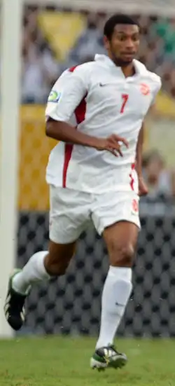 Эмано Бурбар в составе сборной Таити во время матча против сборной Испании на Кубке конфедераций 2013