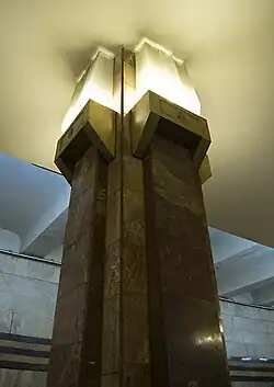 Светильник на колонне