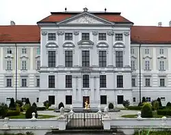 Восточный фасад