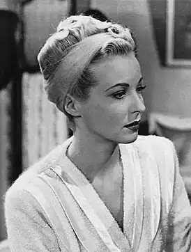 В фильме «Женщина в зелёном» (1945)