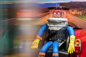 На втором этаже HNF: робот HitchBOT