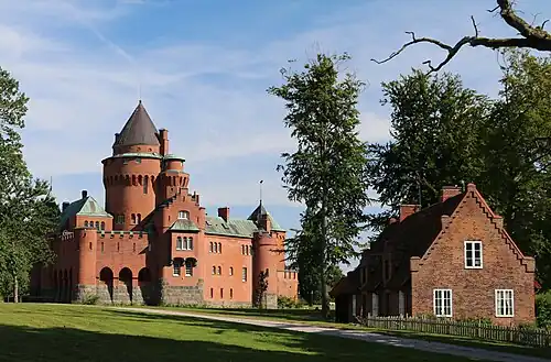 Вид комплекса с западной стороны