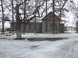 Старинный дом в марте