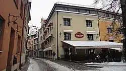 Улица Калею в районе площади Альберта.Справа — отель «Монте-Кристо».