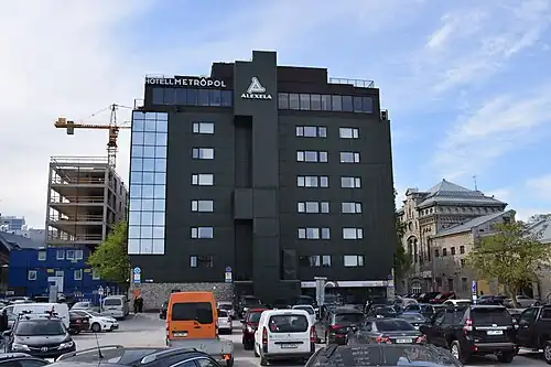 Дом 13, гостиница «Metropol»