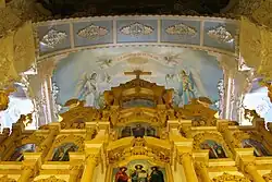 Иконостас и роспись над алтарем