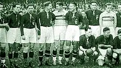 Дьёрдь Сюч первый слева в нижнем ряду.