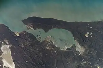 Вид на бухту с МКС в сентябре 2007 года