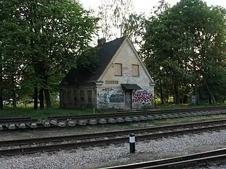 Здание станции Ильгюциемс (май 2016 г.)