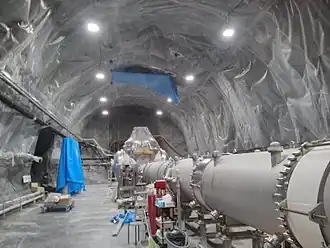 Одно из плеч во время строительства KAGRA