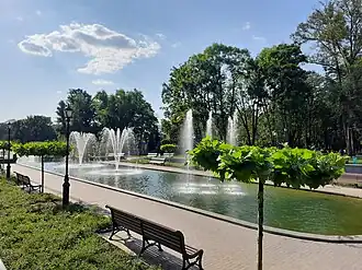 Главная аллея сада